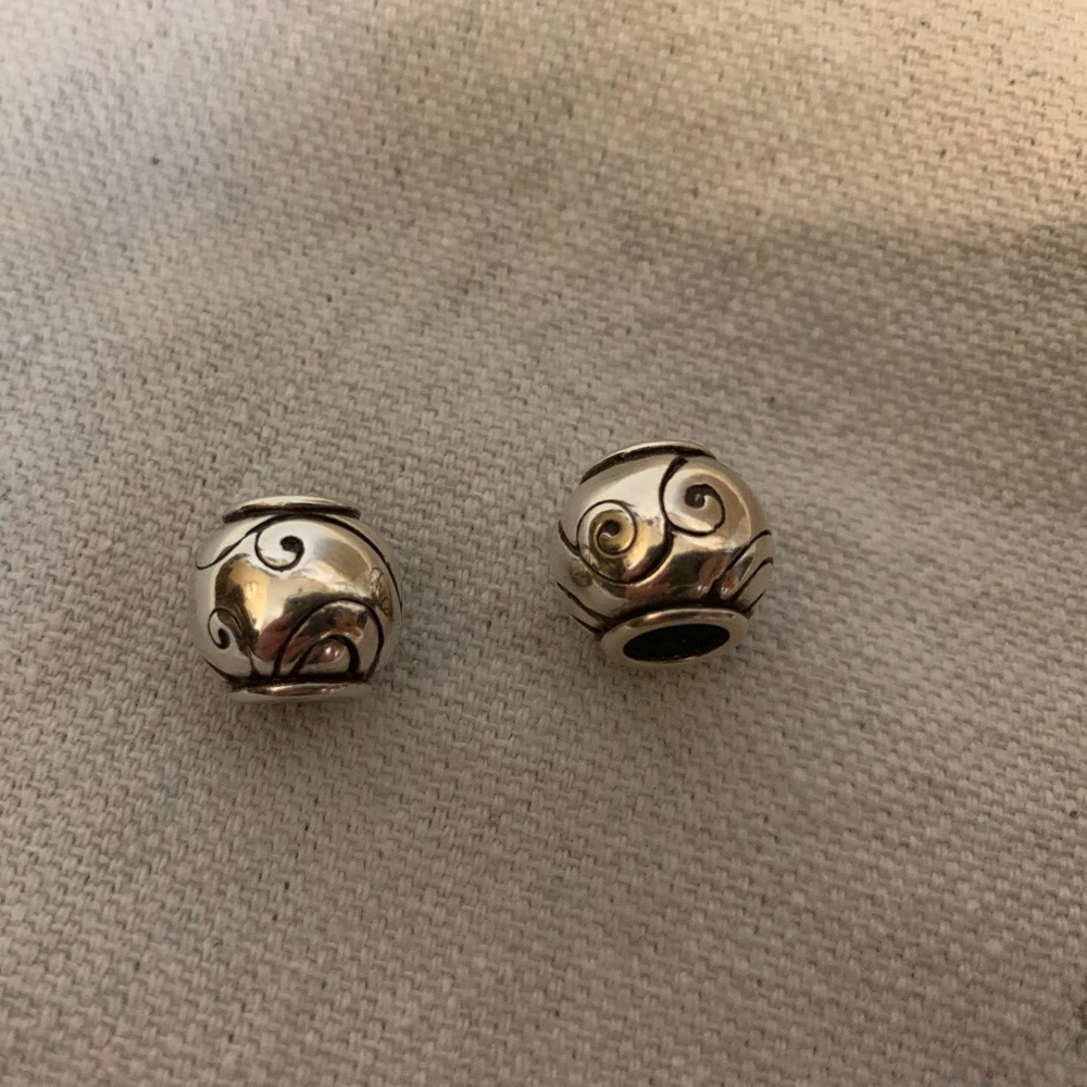 Set of 2 Brighton beads